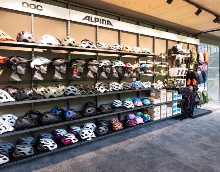 Helme bei Intersport Lackner Flagshipstore in Großarl