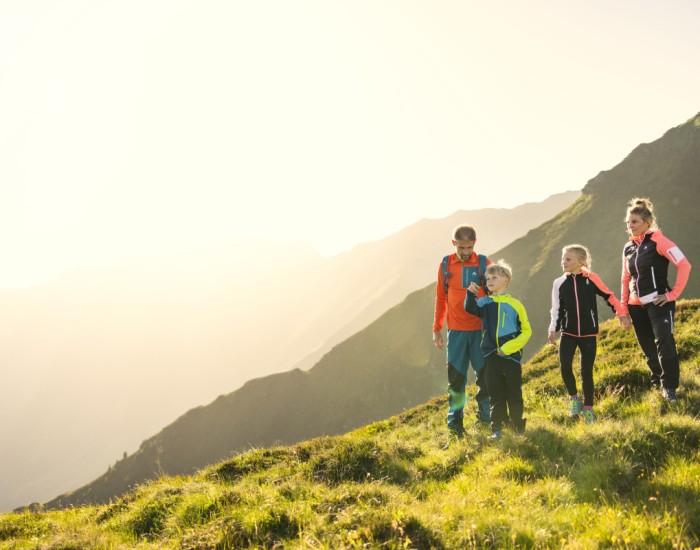 Familienwanderung © Intersport